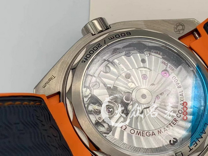 VS厂海马600四分之一橙（钛金属）手表介绍 第7张