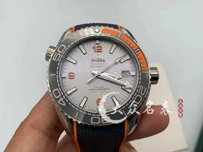VS厂海马600四分之一橙（钛金属）手表介绍 第3张