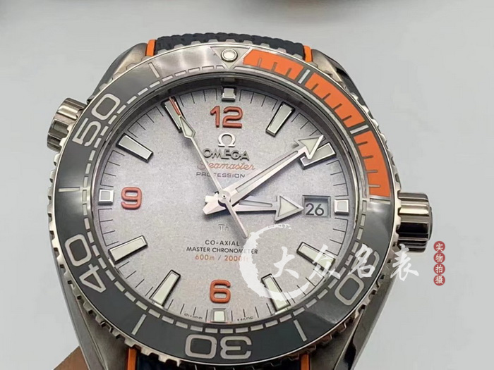 VS厂海马600四分之一橙（钛金属）手表介绍 第2张